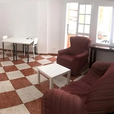 Piso Fresco Y Luminoso En * Cadiz